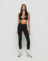 Frau trägt schwarze seamless leggings von shop-samo.com